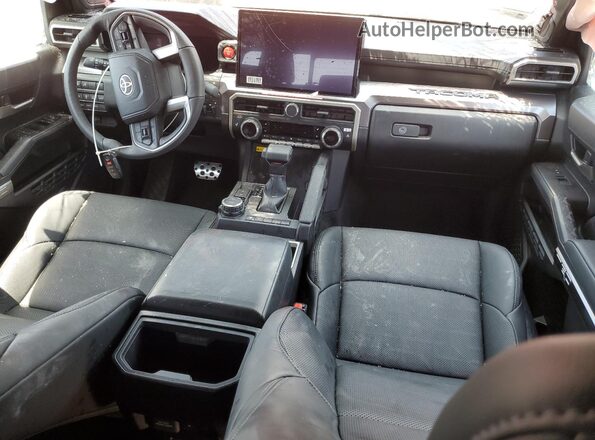 3TYLB5JN5ST070435 2025 TOYOTA TACOMA Red Вид панелі приладів