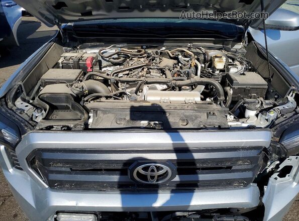 3TYLB5JN8ST067528 2025 TOYOTA TACOMA Silver Widok wnętrza z tyłu