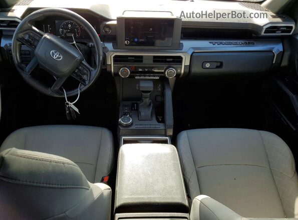 3TYLB5JN8ST067528 2025 TOYOTA TACOMA Silver Widok deski rozdzielczej