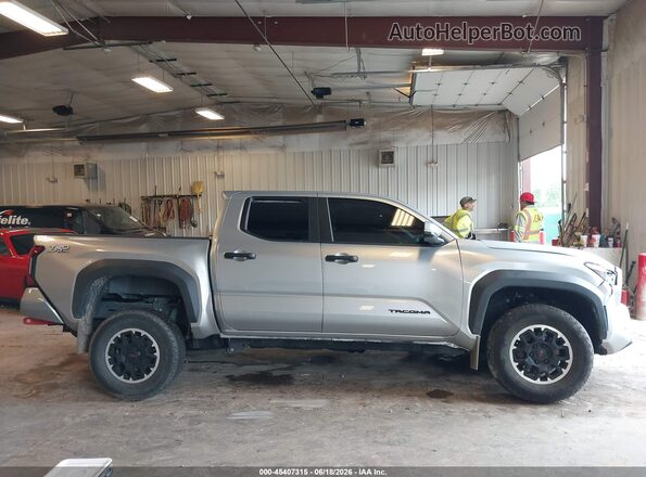 3TYLB5JN9RT012113 2024 TOYOTA TACOMA Silver Vista interior trasera