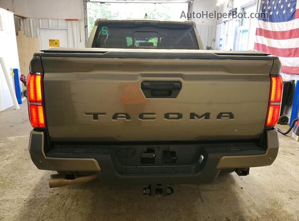3TYLC5LN1RT006493 2024 TOYOTA TACOMA Green უკანა ხედი