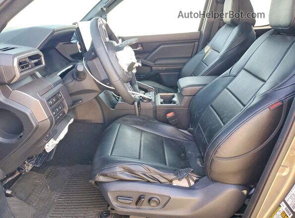3TYLC5LN2ST017010 2025 TOYOTA TACOMA Green Vista interior delantera