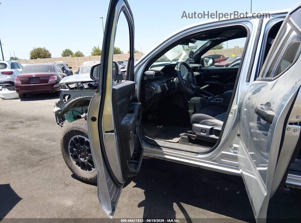 3TYLC5LN2ST028010 2025 TOYOTA TACOMA HYBRID Silver Front interior view