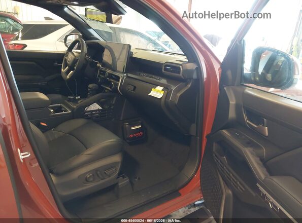 3TYLC5LN2ST046894 2025 TOYOTA TACOMA HYBRID Orange Widok wnętrza z przodu