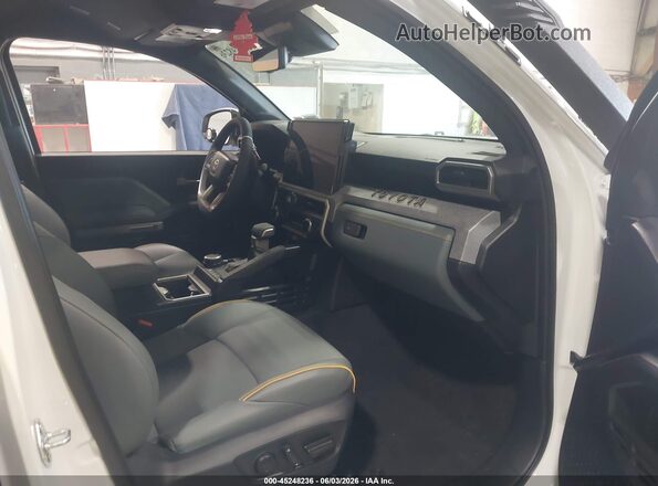 3TYLC5LN4ST034312 2025 TOYOTA TACOMA HYBRID White Front interior view