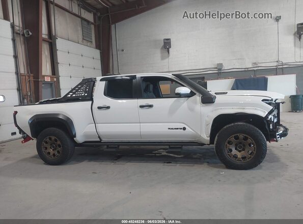 3TYLC5LN4ST034312 2025 TOYOTA TACOMA HYBRID White 360 interior view