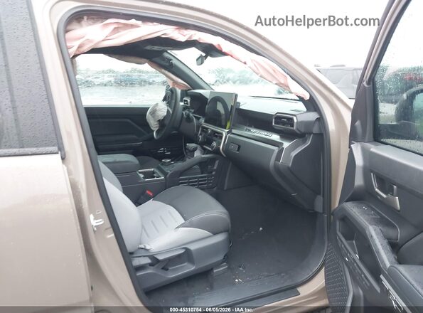 3TYLC5LN4TT066422 2026 TOYOTA TACOMA HYBRID Brown Вид салону спереду