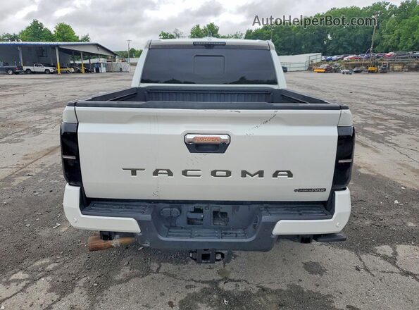 3TYLC5LN5RT011714 2024 TOYOTA TACOMA White Widok z tyłu