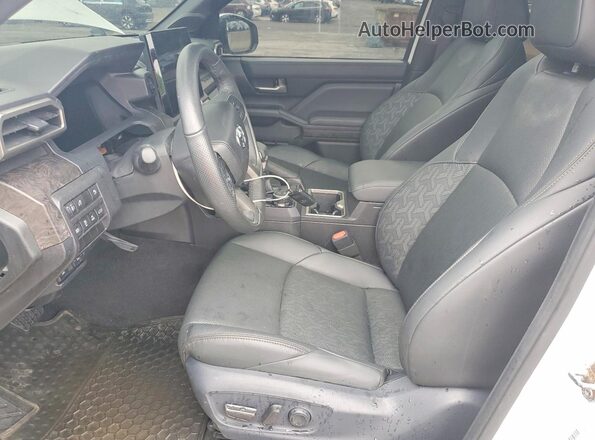 3TYLC5LN5RT011714 2024 TOYOTA TACOMA White Widok wnętrza z przodu