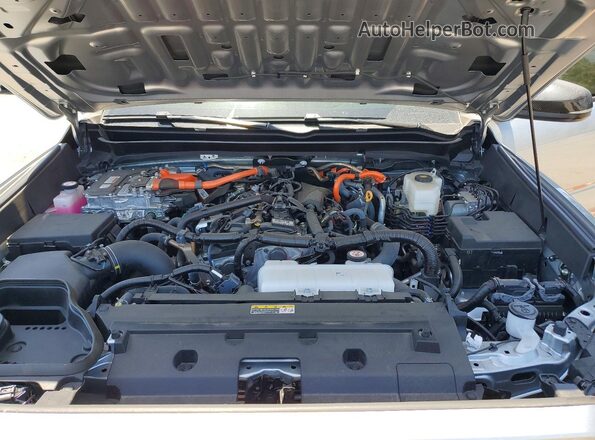 3TYLC5LN5ST035291 2025 TOYOTA TACOMA Silver Rear interior view