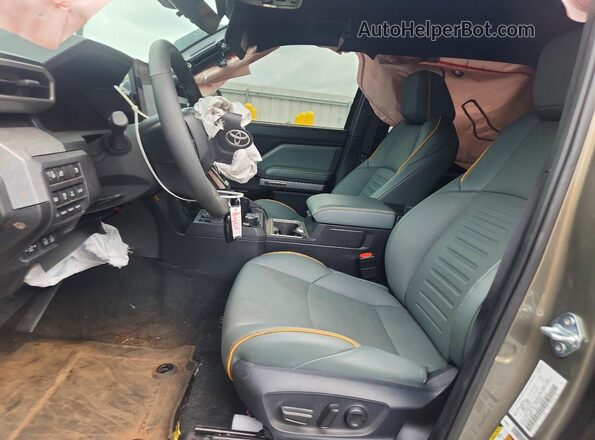 3TYLC5LN5ST039597 2025 TOYOTA TACOMA Brown Front interior view