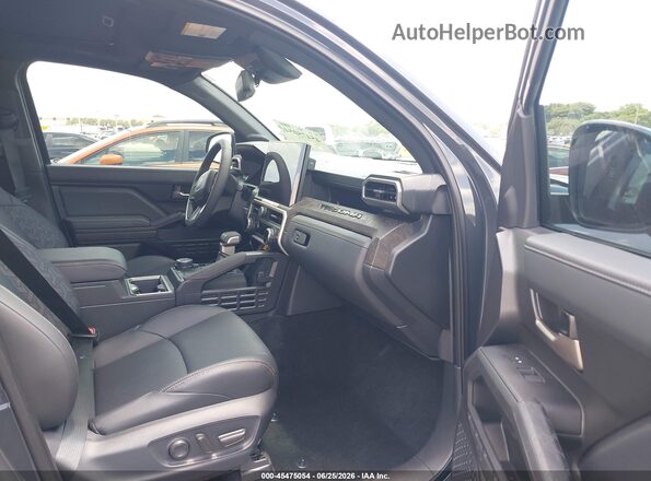 3TYLC5LN6ST035641 2025 TOYOTA TACOMA HYBRID Gray Widok wnętrza z przodu