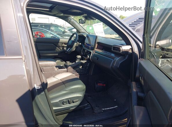 3TYLC5LN9ST025492 2025 TOYOTA TACOMA HYBRID Gray Vista interior delantera