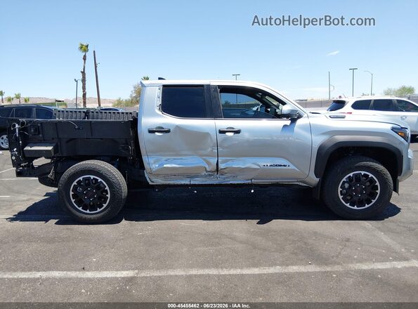 3TYLC5LNXRT013216 2024 TOYOTA TACOMA HYBRID Silver უკანა სალონის ხედი