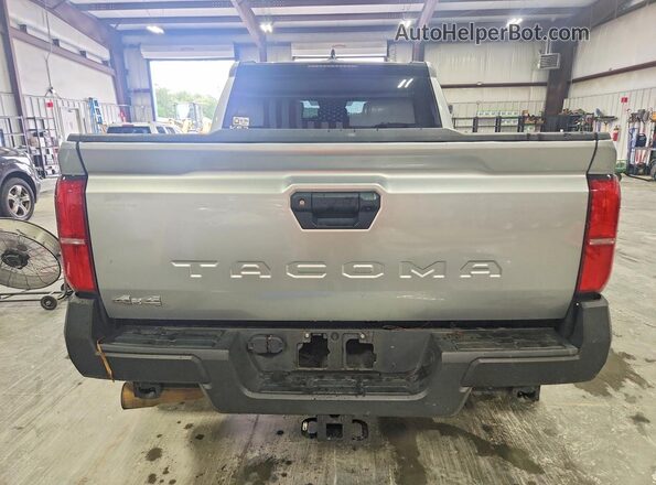 3TYLD5KN2RT008087 2024 TOYOTA TACOMA Silver Вид ззаду