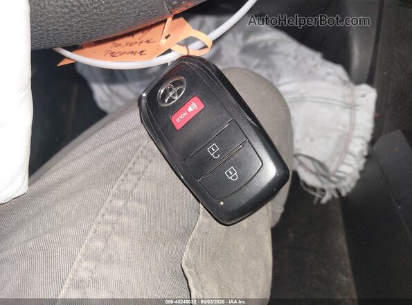 3TYLD5KN3RT001214 2024 TOYOTA TACOMA Gray Widok deski rozdzielczej
