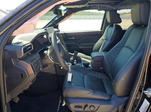 3TYLE5JN5ST094614 2025 TOYOTA TACOMA Black Front interior view