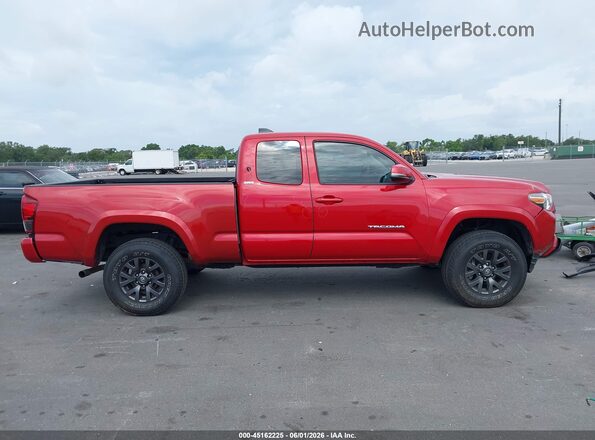 3TYRZ5CN8NT024198 2022 TOYOTA TACOMA Red Rear interior view