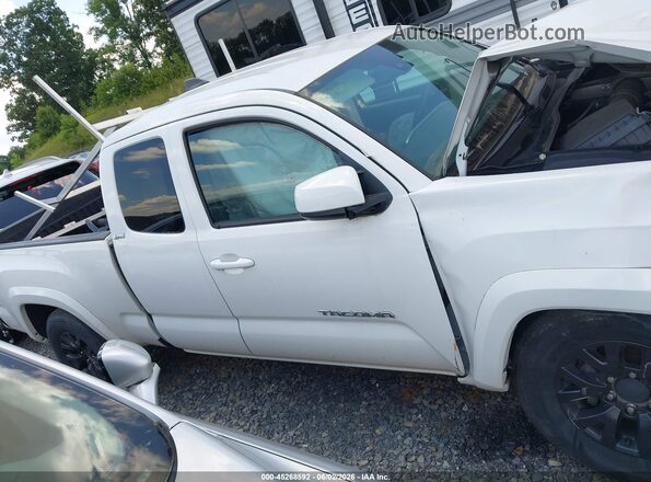 3TYSZ5AN5NT062881 2022 TOYOTA TACOMA White Vista interior trasera