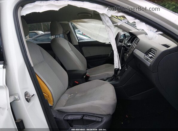 3VV0B7AX0JM098509 2018 VOLKSWAGEN TIGUAN Белый Вид салона спереди