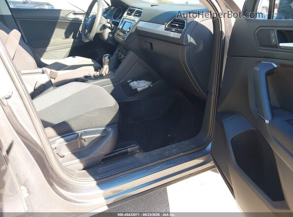 3VV0B7AX0LM158968 2020 VOLKSWAGEN TIGUAN Серый Вид салона спереди