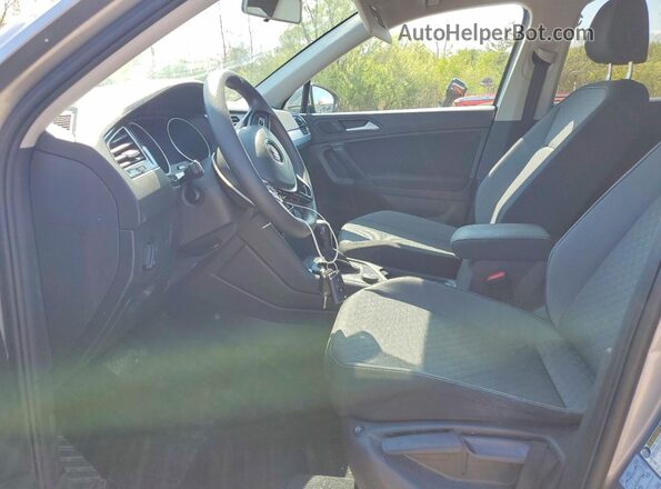 3VV0B7AX0MM013592 2021 VOLKSWAGEN TIGUAN Серебряный Вид салона спереди
