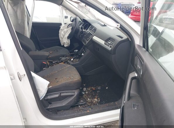 3VV0B7AX2JM094803 2018 VOLKSWAGEN TIGUAN Белый Вид салона спереди