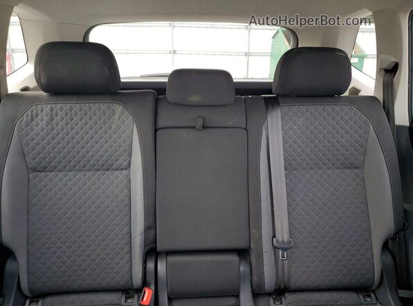 3VV0B7AX3LM030918 2020 VOLKSWAGEN TIGUAN White უკანა სავარძლების ხედი