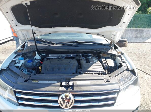 3VV0B7AX3LM116813 2020 VOLKSWAGEN TIGUAN White Rear view