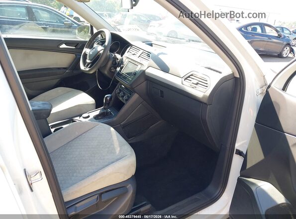3VV0B7AX3LM116813 2020 VOLKSWAGEN TIGUAN White Front interior view