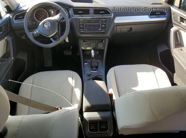 3VV0B7AX4JM106093 2018 VOLKSWAGEN TIGUAN Gray Dashboard view
