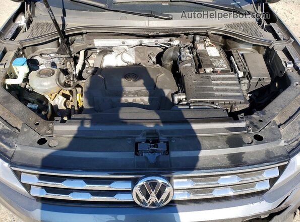 3VV0B7AX4JM106093 2018 VOLKSWAGEN TIGUAN Gray Rear interior view
