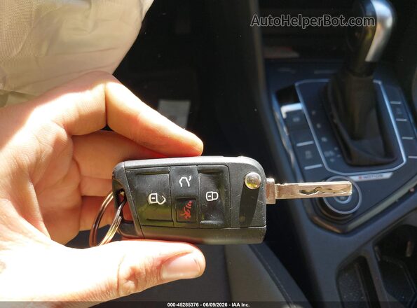 3VV0B7AX6JM018730 2018 VOLKSWAGEN TIGUAN Orange Dashboard view