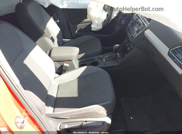 3VV0B7AX6JM018730 2018 VOLKSWAGEN TIGUAN Orange Front interior view