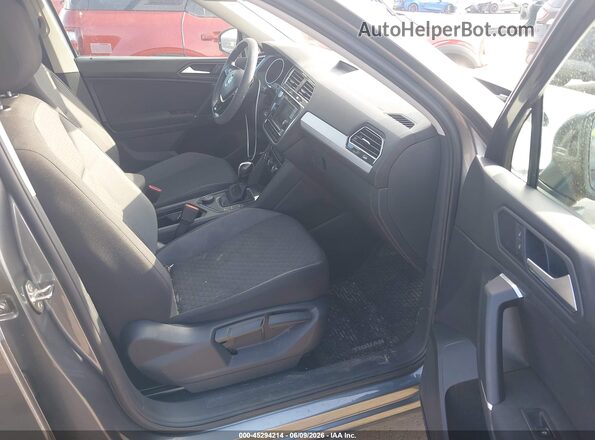 3VV0B7AX6LM148669 2020 VOLKSWAGEN TIGUAN Gray Widok wnętrza z przodu
