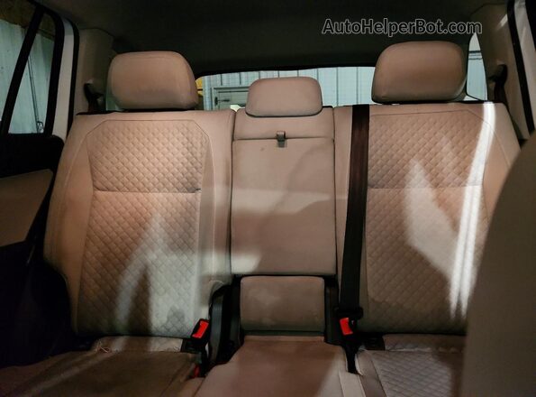 3VV0B7AX7JM119677 2018 VOLKSWAGEN TIGUAN White 