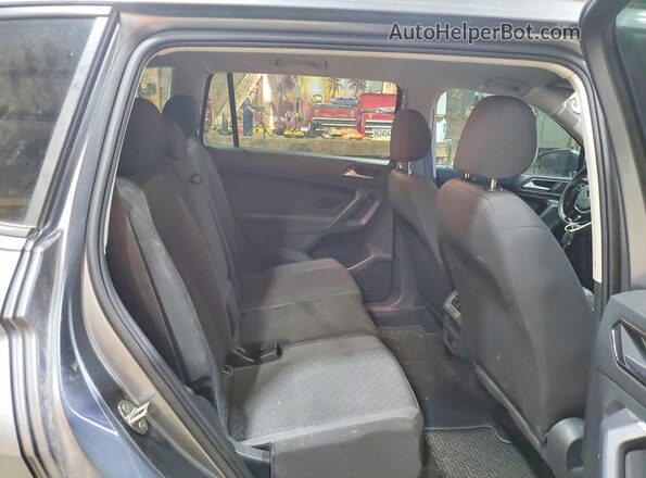 3VV0B7AX8JM043712 2018 VOLKSWAGEN TIGUAN Угольный Вид задней части салона