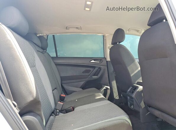 3VV0B7AX8JM104105 2018 VOLKSWAGEN TIGUAN Gray Vista interior trasera