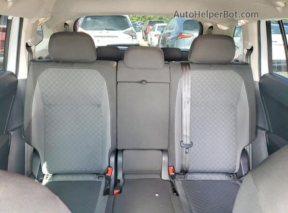 3VV0B7AX8JM104105 2018 VOLKSWAGEN TIGUAN Gray Vista de los asientos traseros