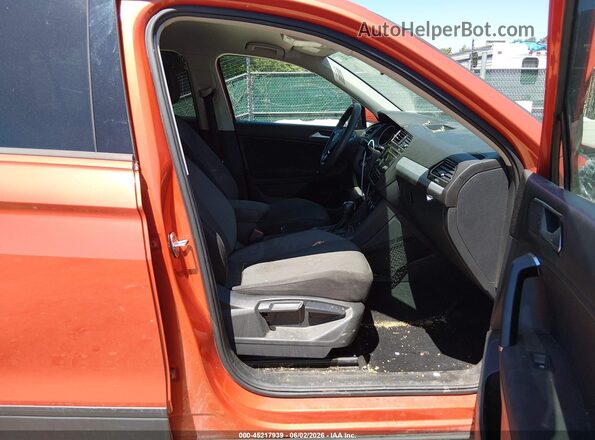 3VV0B7AX9JM014574 2018 VOLKSWAGEN TIGUAN Красный Вид салона спереди