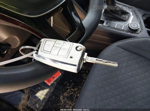 3VV0B7AX9JM014574 2018 VOLKSWAGEN TIGUAN Красный Вид панели приборов