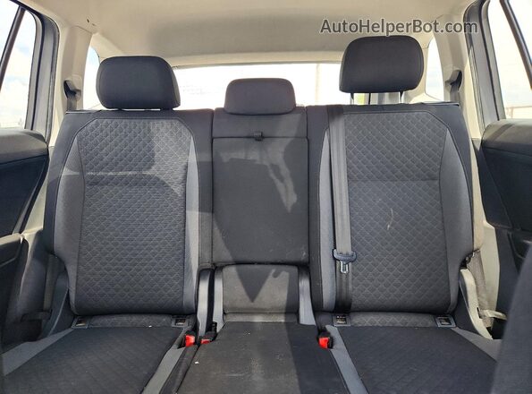 3VV1B7AX1LM047527 2020 VOLKSWAGEN TIGUAN Silver Rear seats view
