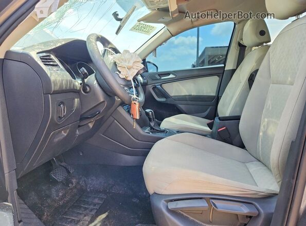 3VV1B7AX1MM029465 2021 VOLKSWAGEN TIGUAN Gray Front interior view
