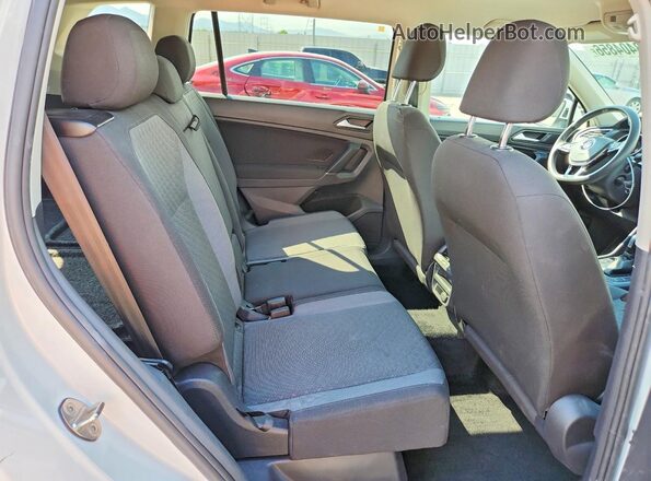 3VV1B7AX5LM088985 2020 VOLKSWAGEN TIGUAN White Widok wnętrza z tyłu