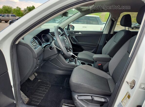 3VV1B7AX5LM088985 2020 VOLKSWAGEN TIGUAN White Widok wnętrza z przodu