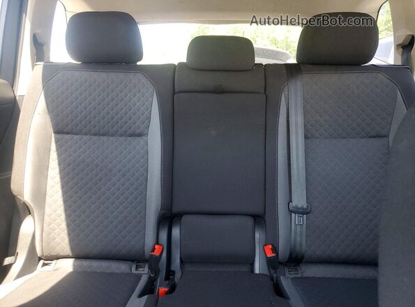 3VV1B7AX6JM010244 2018 VOLKSWAGEN TIGUAN Silver Rear seats view