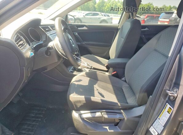 3VV1B7AX6JM010244 2018 VOLKSWAGEN TIGUAN Silver Front interior view