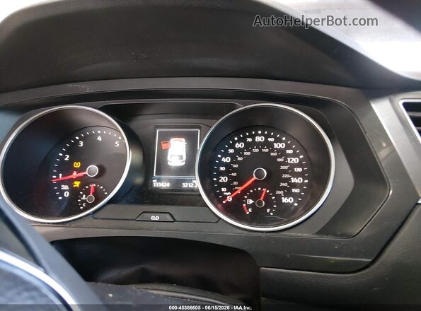 3VV1B7AX6JM017503 2018 VOLKSWAGEN TIGUAN Black Widok tylnych siedzeń