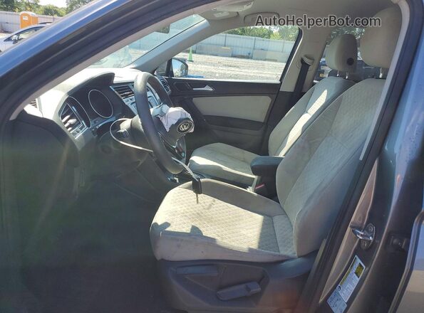 3VV1B7AX6JM019414 2018 VOLKSWAGEN TIGUAN Серый Вид салона спереди
