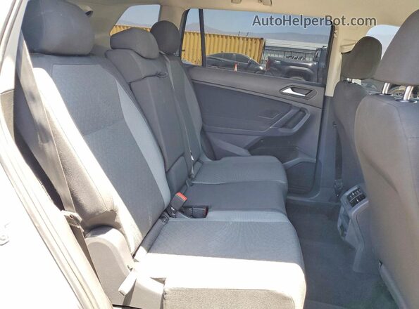 3VV1B7AX6LM134145 2020 VOLKSWAGEN TIGUAN Серебряный Вид задней части салона